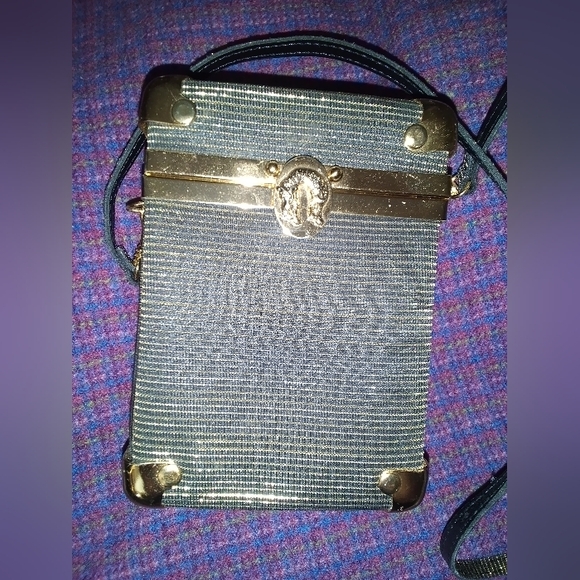 Adorable square clutch purse with shoulder strap. Interesting goldlined fabric - Picture 15 of 16